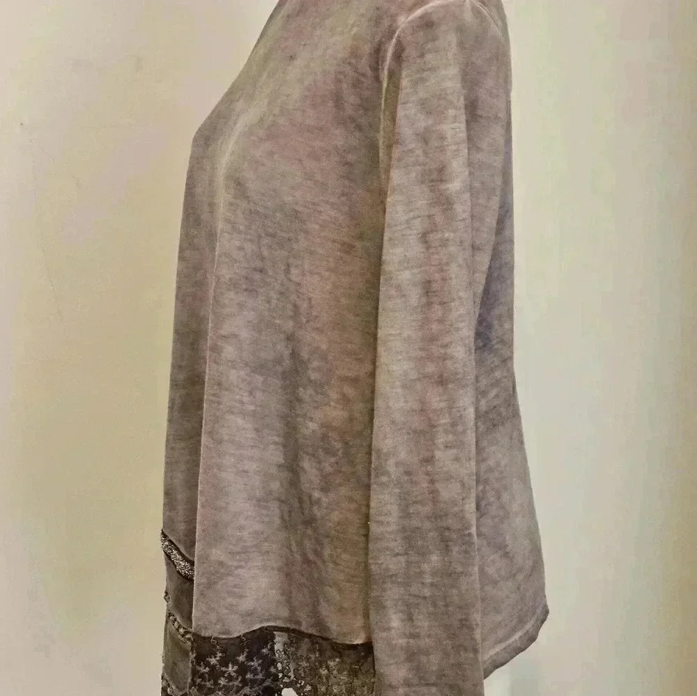 DANTELLE Long Sleeve Top Awesome Details Size Medium EUC
